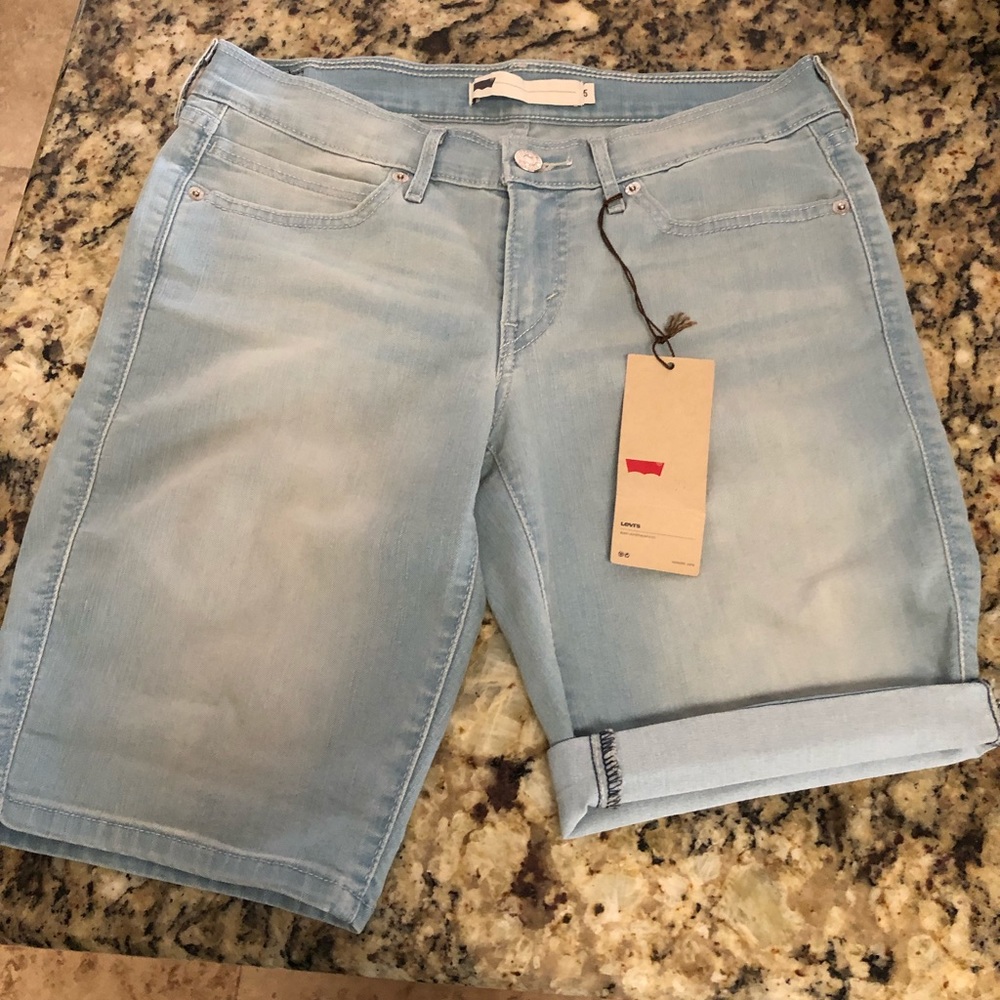New. Light wash blue Levis jean shorts